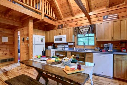 Beautiful Cabin For Rent in Hocking Hills Region of Ohio - Logan, Ohio - glamping.directory