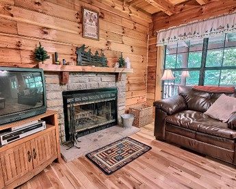 Beautiful Cabin For Rent in Hocking Hills Region of Ohio - Logan, Ohio - glamping.directory