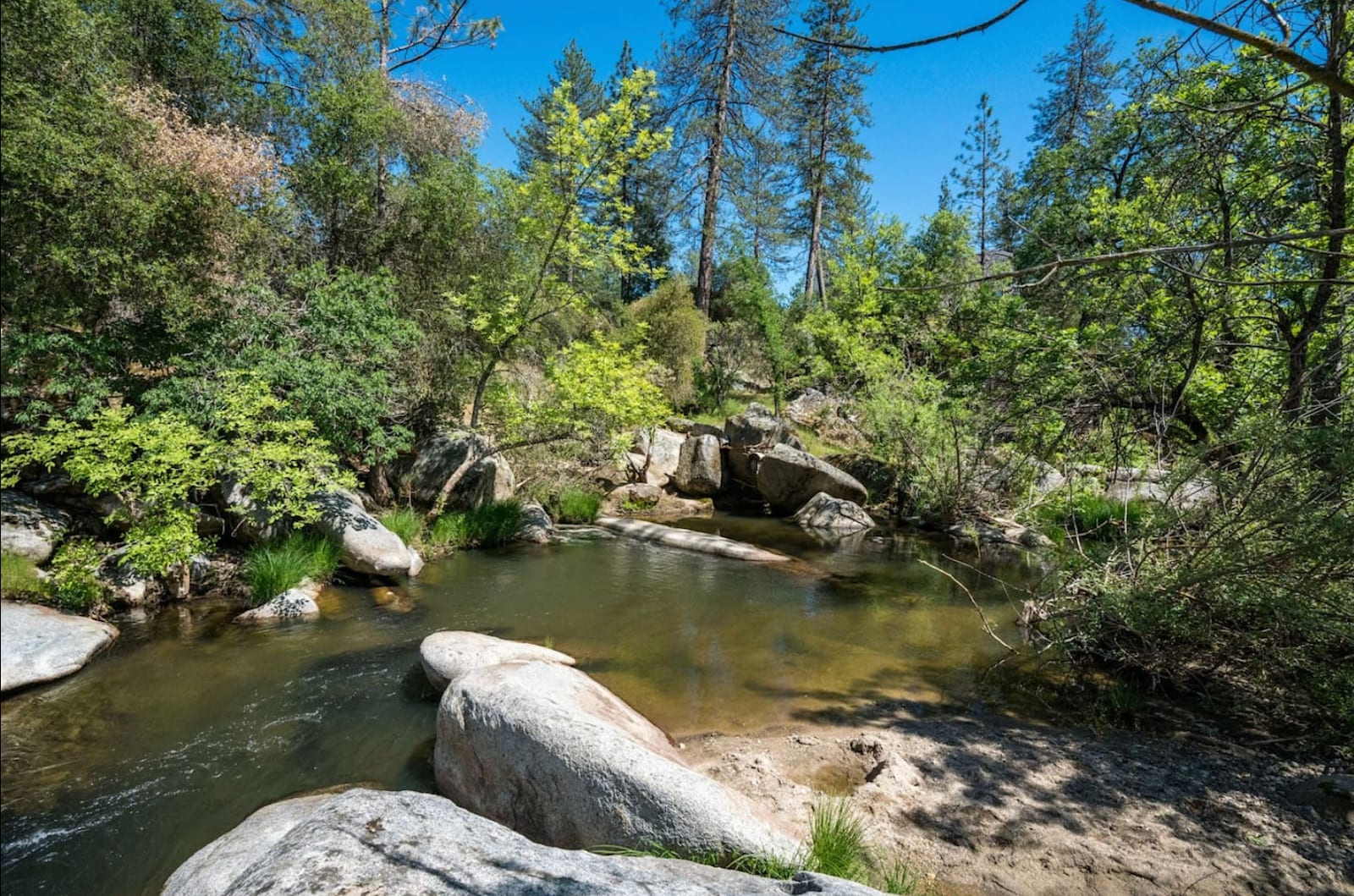 Swimming + Stargazing Near Yosemite - Mariposa, California - glamping.directory