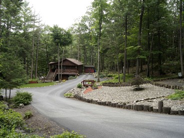 Creekside Log Cabin Rental with Kayaks in Saugerties, New York - Saugerties, New York - glamping.directory