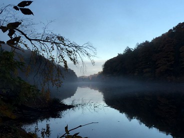 Creekside Log Cabin Rental with Kayaks in Saugerties, New York - Saugerties, New York - glamping.directory
