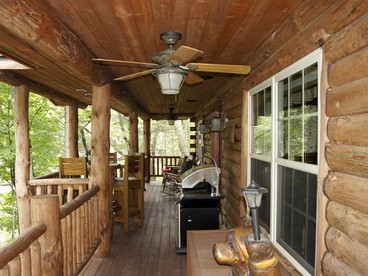 Creekside Log Cabin Rental with Kayaks in Saugerties, New York - Saugerties, New York - glamping.directory