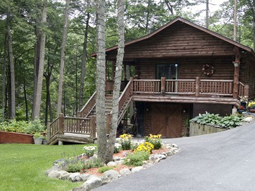 Creekside Log Cabin Rental with Kayaks in Saugerties, New York - glamping.directory