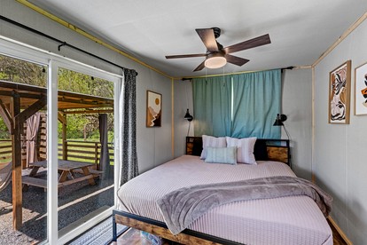 Peaceful Cabin Retreat with Spa Features & Unique Farm Vibes in Newport, Tennessee - Newport, Tennessee - glamping.directory