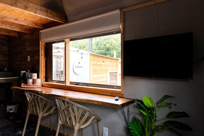 Peaceful Cabin Retreat with Spa Features & Unique Farm Vibes in Newport, Tennessee - Newport, Tennessee - glamping.directory