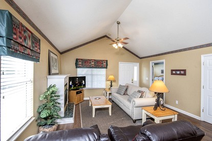 Comfy Cabin with Hot-Tub Perfect for Family Vacation in Pigeon Forge, Tennessee - Pigeon Forge, Tennessee - glamping.directory