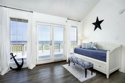 Relaxing Beach House with Incredible Sea Views for a Wonderful Family Getaway in Galveston, Texas - Galveston, Texas - glamping.directory