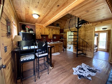 Cozy Cabin Rental and Cowboy Experience at a Tennessee Dude Ranch - Dunlap, Tennessee - glamping.directory