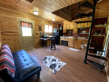 Cozy Cabin Rental and Cowboy Experience at a Tennessee Dude Ranch - Dunlap, Tennessee - glamping.directory