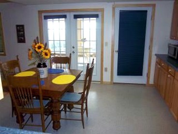Charming Vacation Cottage with Breathtaking Lake Views near Ithaca, New York - Watkins Glen, New York - glamping.directory