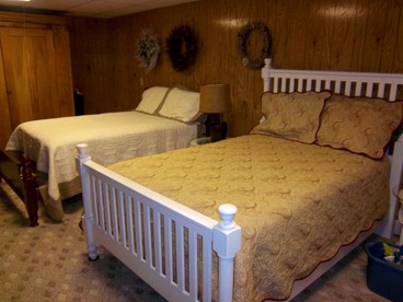 Charming Vacation Cottage with Breathtaking Lake Views near Ithaca, New York - Watkins Glen, New York - glamping.directory
