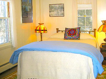Charming Farmhouse Cottage Rental Situated in the Wilderness near Stockbridge, Massachusetts - Stockbridge, Massachusetts - glamping.directory