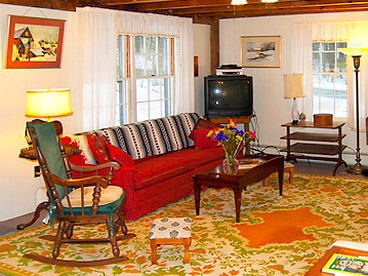 Charming Farmhouse Cottage Rental Situated in the Wilderness near Stockbridge, Massachusetts - Stockbridge, Massachusetts - glamping.directory