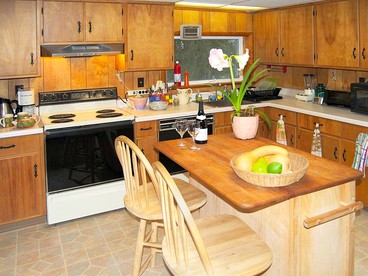 Charming Farmhouse Cottage Rental Situated in the Wilderness near Stockbridge, Massachusetts - Stockbridge, Massachusetts - glamping.directory
