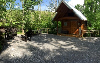 Wooden Tree Houses with Lovely Mountain Views in Gatlinburg, Tennesse - Gatlinburg, Tennessee - glamping.directory