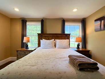 Secluded Group Retreat with Hot Tub, Riverfront & Huge Yard in Conway, New Hampshire - Conway, New Hampshire - glamping.directory