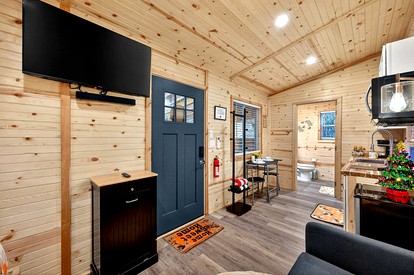 Whimsical Bee-Inspired Tiny Home with Private Hot Tub Near Douglas Lake & Smoky Mountains | Sevierville, Tennessee - Sevierville, Tennessee - glamping.directory