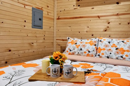 Whimsical Bee-Inspired Tiny Home with Private Hot Tub Near Douglas Lake & Smoky Mountains | Sevierville, Tennessee - Sevierville, Tennessee - glamping.directory