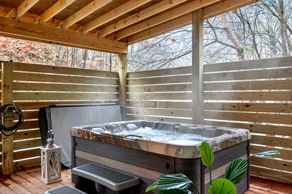 Whimsical Bee-Inspired Tiny Home with Private Hot Tub Near Douglas Lake & Smoky Mountains | Sevierville, Tennessee - Sevierville, Tennessee - glamping.directory