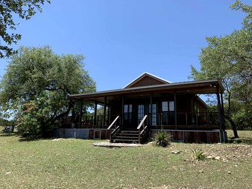 Hill Country Hideout - Pipe Creek, Texas - Pipe Creek, Texas - glamping.directory