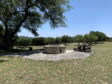Hill Country Hideout - Pipe Creek, Texas - Pipe Creek, Texas - glamping.directory