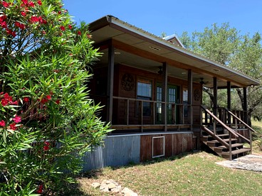 Hill Country Hideout - Pipe Creek, Texas - glamping.directory