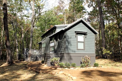 Glorious Cabin with Stunning Sights in Monteagle, Tennessee - glamping.directory