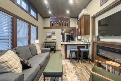 Glorious Cabin with Stunning Sights in Monteagle, Tennessee - Monteagle, Tennessee - glamping.directory