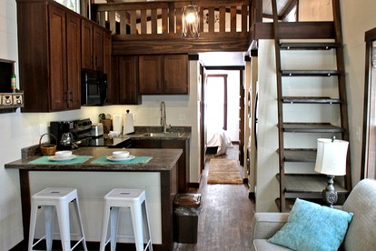 Glorious Cabin with Stunning Sights in Monteagle, Tennessee - Monteagle, Tennessee - glamping.directory