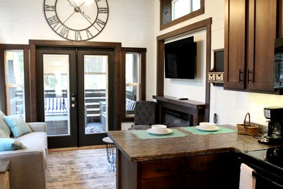 Glorious Cabin with Stunning Sights in Monteagle, Tennessee - Monteagle, Tennessee - glamping.directory
