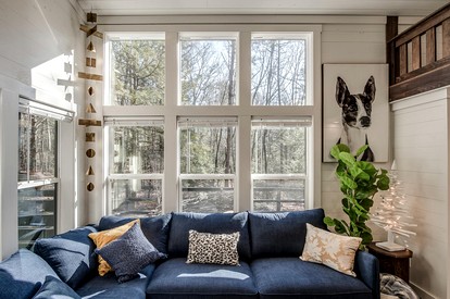 Glorious Cabin with Stunning Sights in Monteagle, Tennessee - Monteagle, Tennessee - glamping.directory