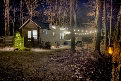 Glorious Cabin with Stunning Sights in Monteagle, Tennessee - Monteagle, Tennessee - glamping.directory