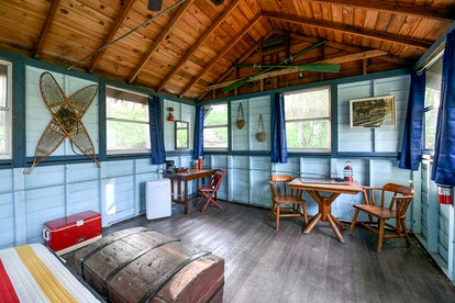 Rustic Vintage Camper for a Peaceful Romantic Getaway Surrounded by Trees in Troy, Wisconsin - East Troy, Wisconsin - glamping.directory