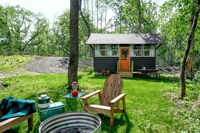 Rustic Vintage Camper for a Peaceful Romantic Getaway Surrounded by Trees in Troy, Wisconsin - East Troy, Wisconsin - glamping.directory