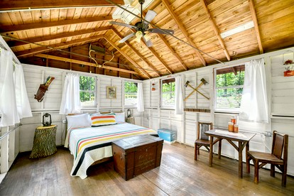 Rustic Vintage Camper for a Peaceful Romantic Getaway Surrounded by Trees in Troy, Wisconsin - East Troy, Wisconsin - glamping.directory