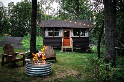 Rustic Vintage Camper for a Peaceful Romantic Getaway Surrounded by Trees in Troy, Wisconsin - East Troy, Wisconsin - glamping.directory
