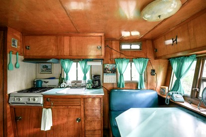 Rustic Vintage Camper for a Peaceful Romantic Getaway Surrounded by Trees in Troy, Wisconsin - East Troy, Wisconsin - glamping.directory