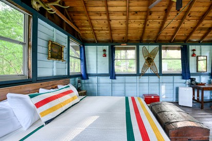 Rustic Vintage Camper for a Peaceful Romantic Getaway Surrounded by Trees in Troy, Wisconsin - East Troy, Wisconsin - glamping.directory