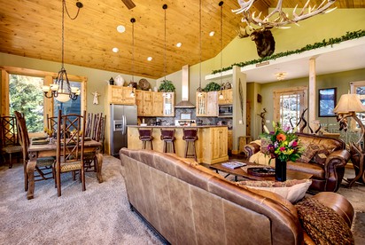 Impressive Cabin with Amazing Mountain Views and Interior Hot-Tub in Estes Park, Colorado - Estes Park, Colorado - glamping.directory
