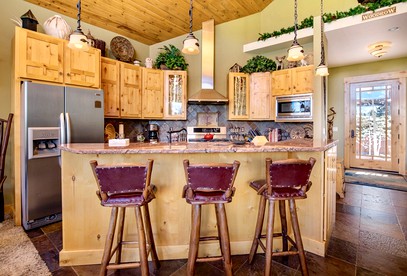 Impressive Cabin with Amazing Mountain Views and Interior Hot-Tub in Estes Park, Colorado - Estes Park, Colorado - glamping.directory