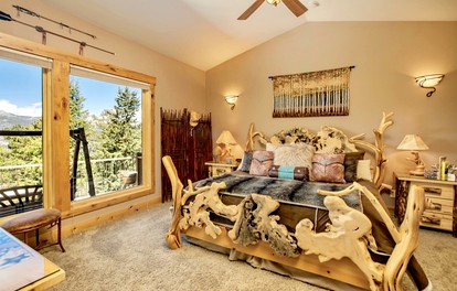 Impressive Cabin with Amazing Mountain Views and Interior Hot-Tub in Estes Park, Colorado - Estes Park, Colorado - glamping.directory