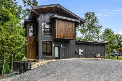 Stunning Luxury Cabin with Unique Furnishings, Indoor Pool, and Game Room in Gatlinburg, Tennessee - Gatlinburg, Tennessee - glamping.directory