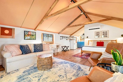 Luxury Cabin, with Hot-Tub Access in Ingram, Texas for Relaxing Weekends Away - Ingram, Texas - glamping.directory
