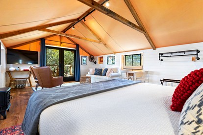 Luxury Cabin, with Hot-Tub Access in Ingram, Texas for Relaxing Weekends Away - Ingram, Texas - glamping.directory