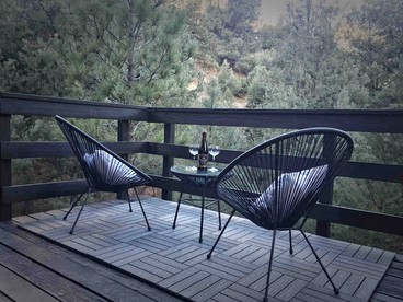 Charming Pine Mountain Club Cabin Rental with a Wood-Burning Fireplace and Views - Pine Mountain Club, California - glamping.directory