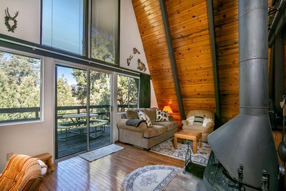 Charming Pine Mountain Club Cabin Rental with a Wood-Burning Fireplace and Views - Pine Mountain Club, California - glamping.directory