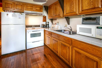 Charming Pine Mountain Club Cabin Rental with a Wood-Burning Fireplace and Views - Pine Mountain Club, California - glamping.directory