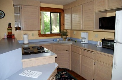 Cozy Lake View Woodland Cabin Rental in Coeur d'Alene, Idaho - Coeur d'Alene, Idaho - glamping.directory