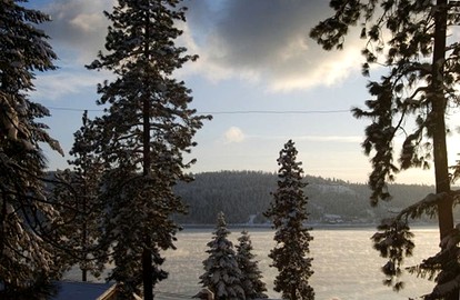 Cozy Lake View Woodland Cabin Rental in Coeur d'Alene, Idaho - Coeur d'Alene, Idaho - glamping.directory