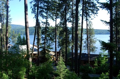 Cozy Lake View Woodland Cabin Rental in Coeur d'Alene, Idaho - Coeur d'Alene, Idaho - glamping.directory